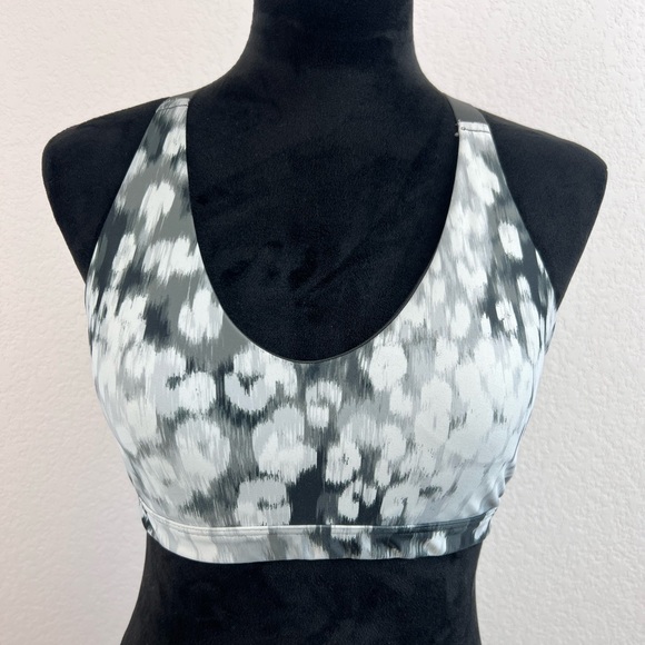 Offline By Aerie Shine Strappy Black in Grey/white Sports Bra Size M - Picture 2 of 10